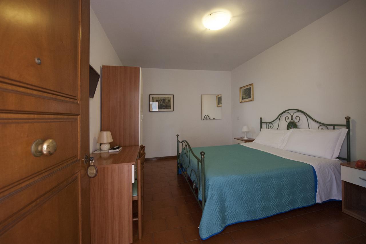 Hotel Athena Сполето Экстерьер фото