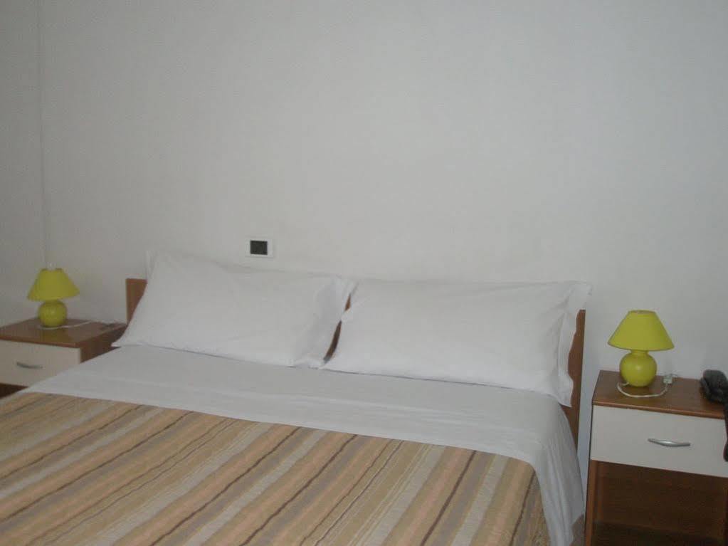 Hotel Athena Сполето Экстерьер фото